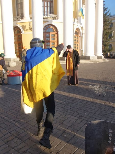 священник из переговоров